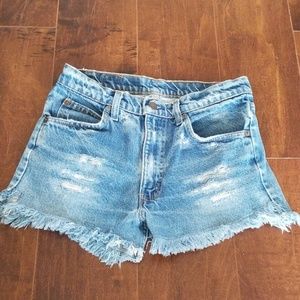 Frayed Levi's denim short
